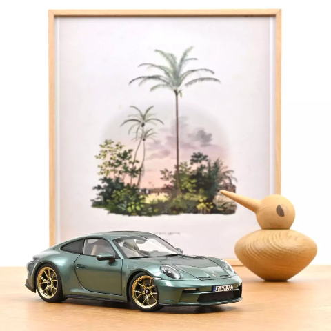 Porsche 911 GT3 with Touring Package 2021 Malachite Green met. 1:18