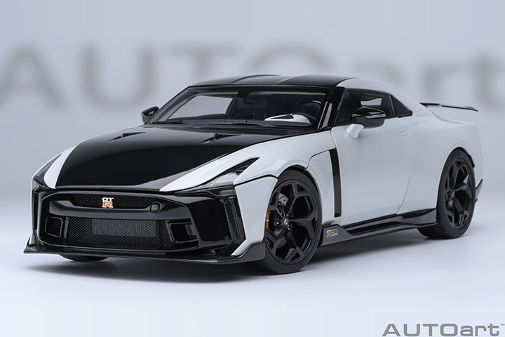 Y*2様 Aape Nissan GT-R 1/28 スケール 1/18 NISSAN GT-R50 BY ITALDESIGN (METALLIC WHITE/BLACK)