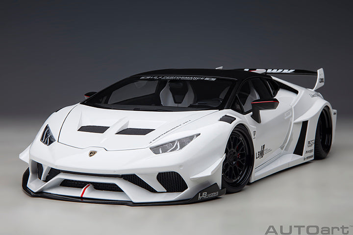 1/18 LIBERTY WALK LB SILHOUETTE WORKS HURACAN GT (WHITE)