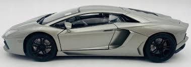 1:18 LAMBORGHINI AVENTADOR LP700-4