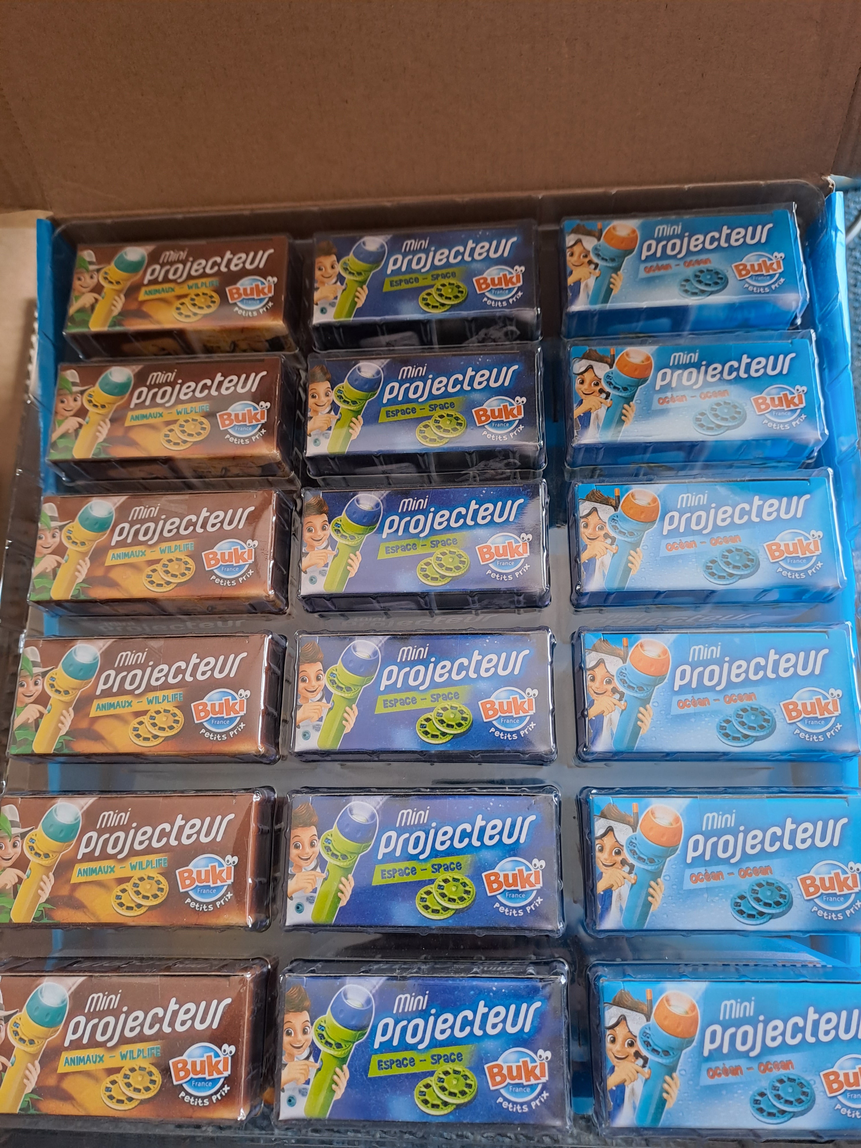 MINI PROJECTORS OCEAN/WILDLIFE/SPACE/ 18 PER DISPLAY