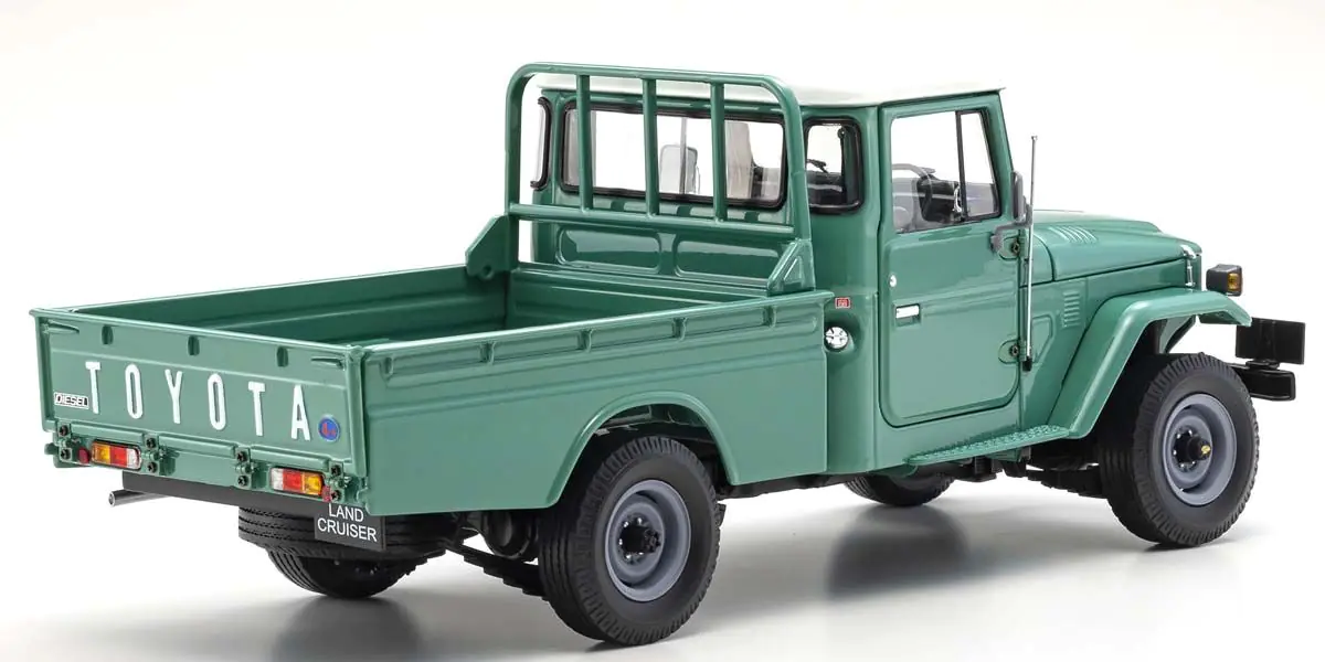 TOYOTA LAND CRUISER 40 (F.GREEN) 1/18