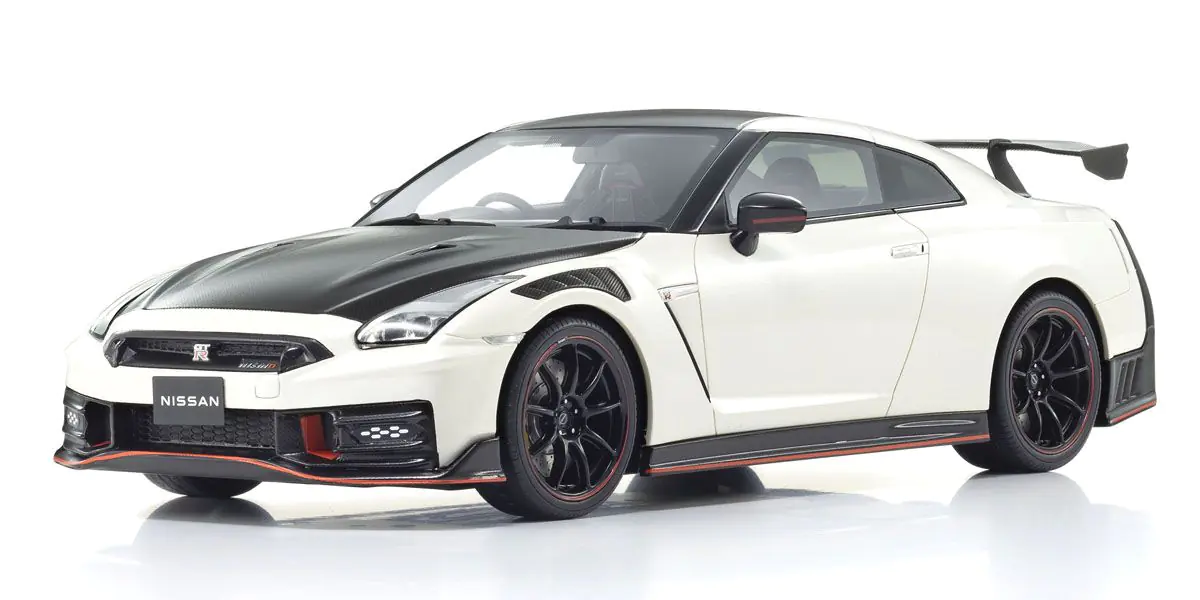NISSAN GT-R NISMO R35 (WHITE) 1/18 (SEALED BODY SHELL)