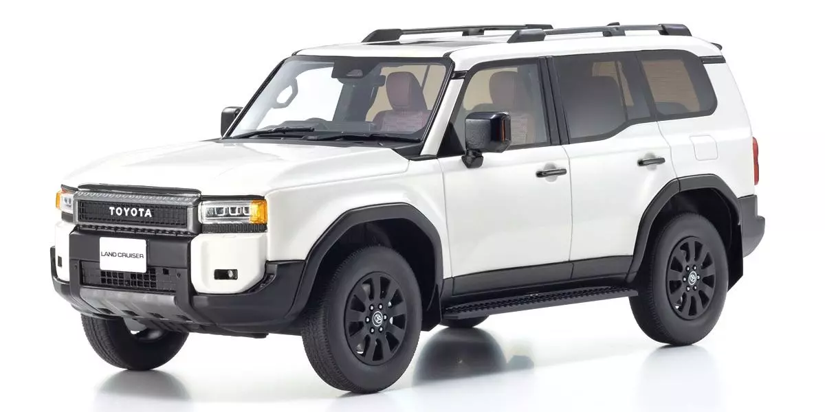 TOYOTA LAND CRUISER 250 ZX WHITE 1/18 (SEALED BODY SHELL)