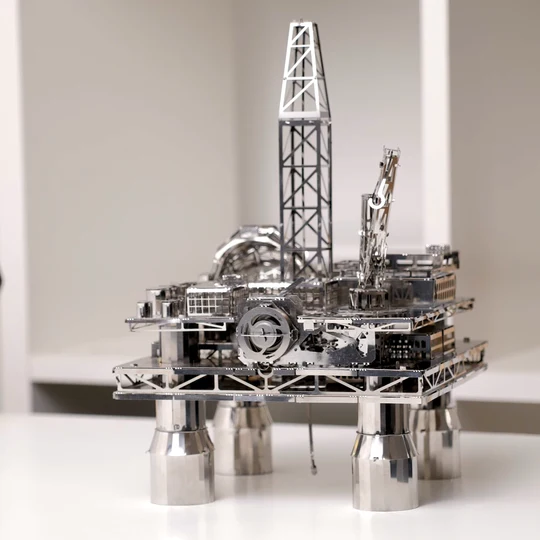 Treasure Finder Mechanical kit of oil platform, 250 parts