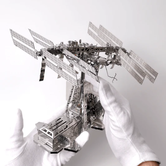 International Space Station, 229 parts Astronaut's Lodge Mechanical-Electrical kit