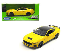 FORD MUSTANG GT 2024 YELLOW 1/24