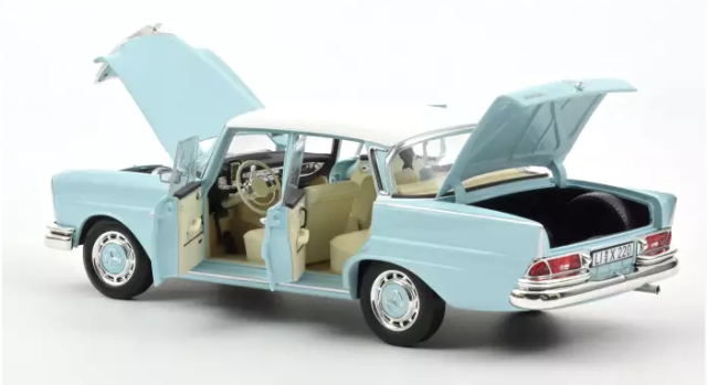 Mercedes-Benz 220 S 1965 Light Blue 1:18