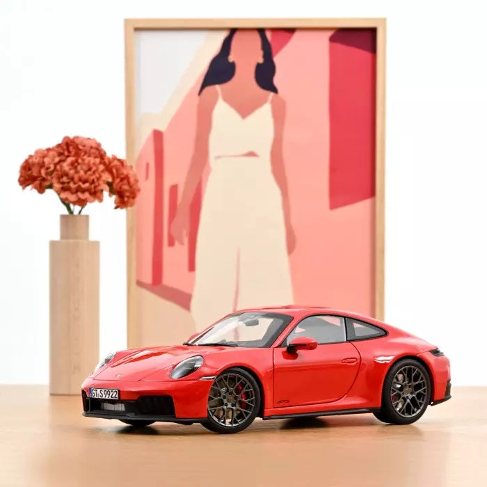 Porsche 911 Carrera 4 GTS 2025 Gaurds Red 1:18