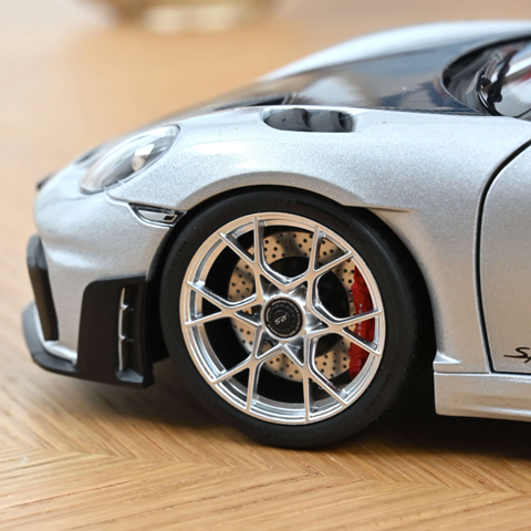 Porsche 718 Spyder RS w/ Weissach Pack 2023 GT-Silvermetallic 1:18