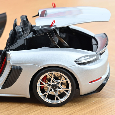 Porsche 718 Spyder RS w/ Weissach Pack 2023 GT-Silvermetallic 1:18