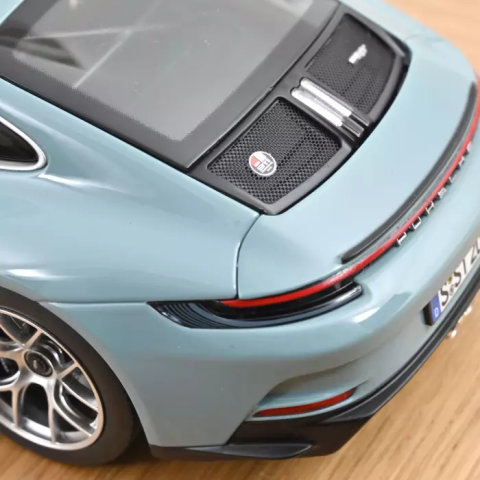 Porsche 911 S/T 2023 Meissenblue 1:18