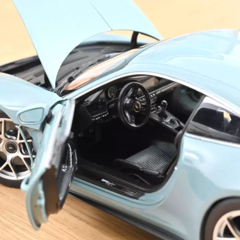 Porsche 911 S/T 2023 Meissenblue 1:18