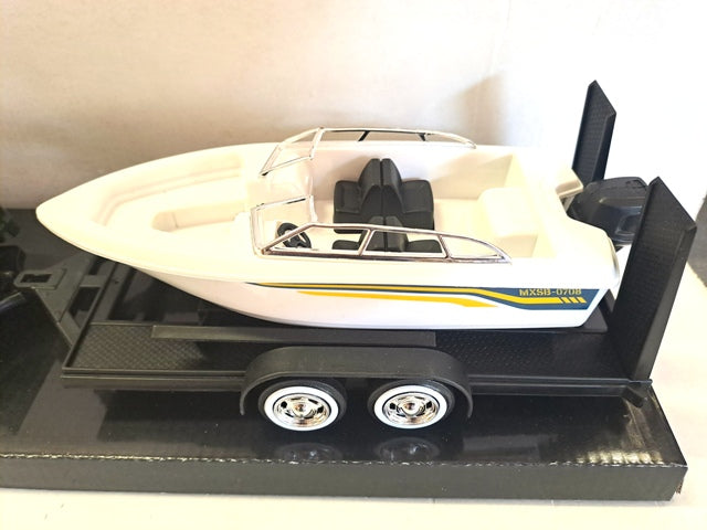 PLYMOUTH TRUCK WITH SPEED BOAT TRAILER GREEN 1941 1/24