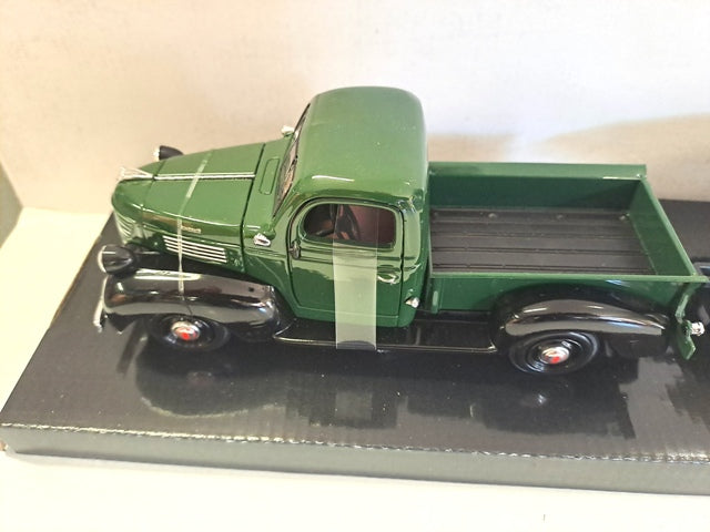 PLYMOUTH TRUCK WITH SPEED BOAT TRAILER GREEN 1941 1/24