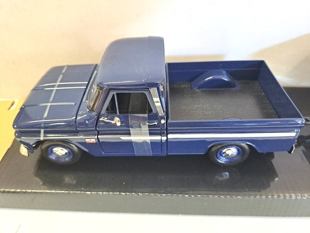 CHEVY C10 FLEETSIDE PU WITH CARAVAN BLUE 1966 1/24