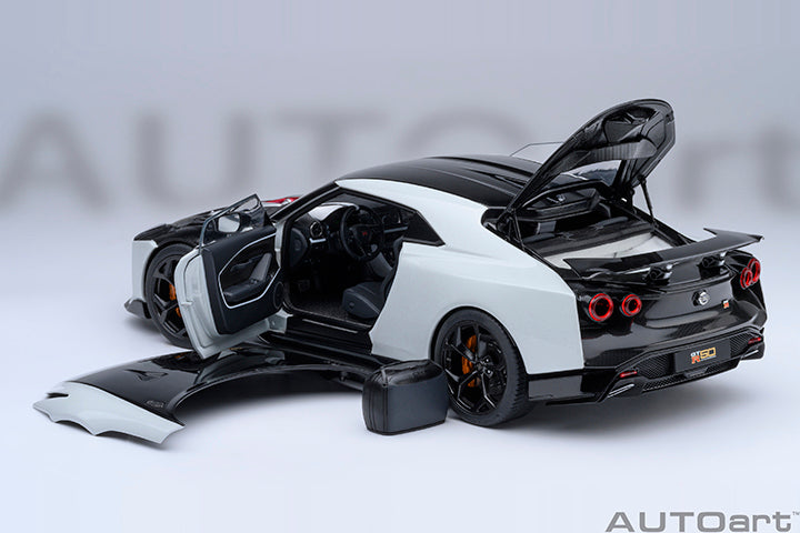 1/18 NISSAN GT-R50 BY ITALDESIGN (METALLIC WHITE/BLACK)
