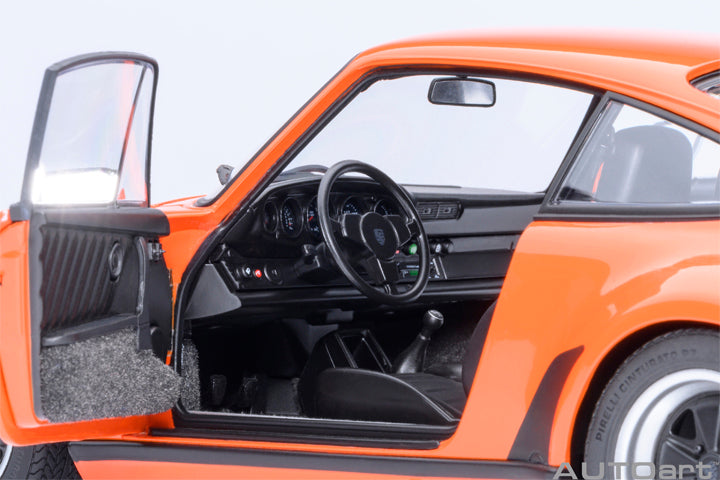 1/18 PORSCHE 911(930) TURBO 3.0 (CONTINENTAL ORANGE)