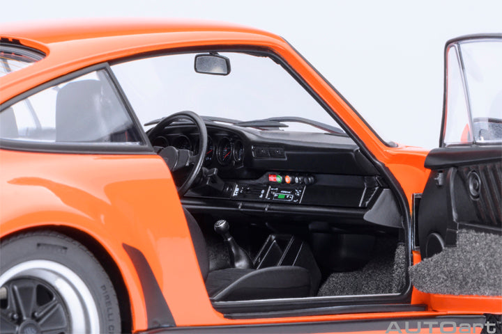 1/18 PORSCHE 911(930) TURBO 3.0 (CONTINENTAL ORANGE)