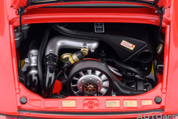 1/18 PORSCHE 911(930) TURBO 3.0 (GUARDS RED)