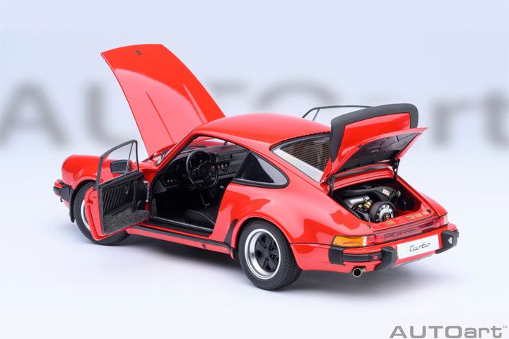 1/18 PORSCHE 911(930) TURBO 3.0 (GUARDS RED)