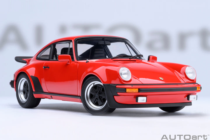 1/18 PORSCHE 911(930) TURBO 3.0 (GUARDS RED)