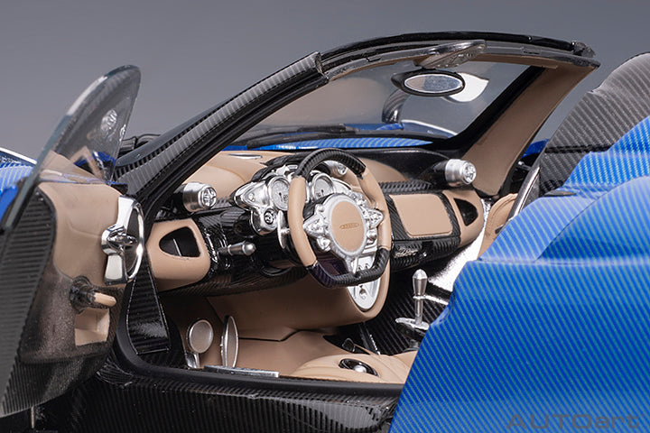 1/18 PAGANI HUAYRA ROADSTER ( BLU TRICOLORE CARBON FIBER)