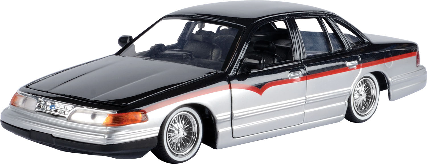 GET LOW - 1:24 1998 FORD CROWN VICTORIA