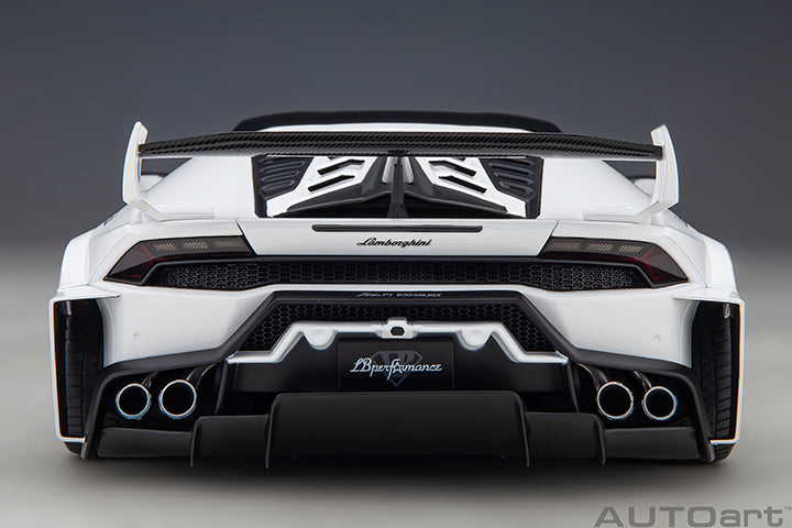 1/18 LIBERTY WALK LB SILHOUETTE WORKS HURACAN GT (WHITE)