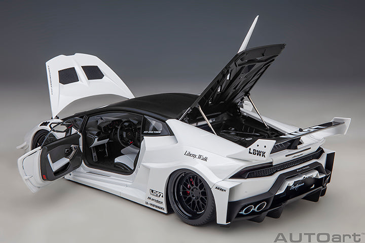 1/18 LIBERTY WALK LB SILHOUETTE WORKS HURACAN GT (WHITE)