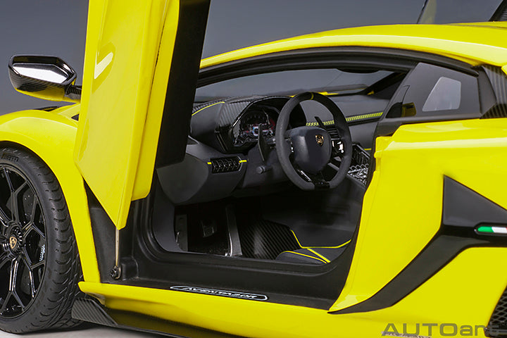 1/18 LAMBORGHINI AVENTADOR SVJ (GIALLO TENERIFE/PEARL YELLOW)