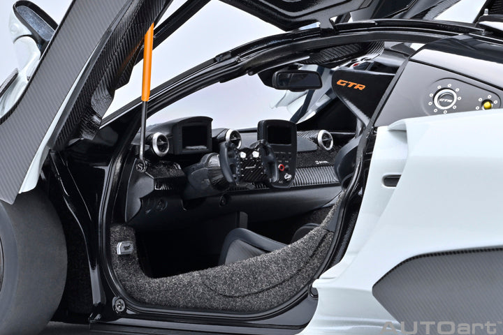 1/18 McLAREN SENNA GTR (SILICA WHITE)