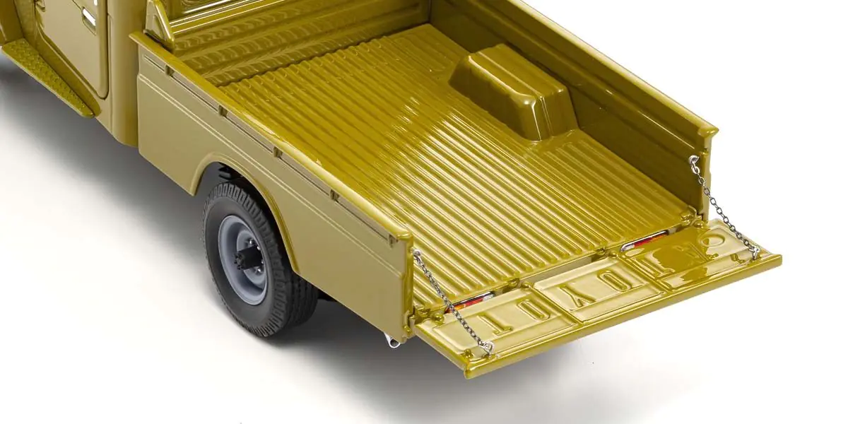 TOYOTA LAND CRUISER 40 (OLIVE) 1/18