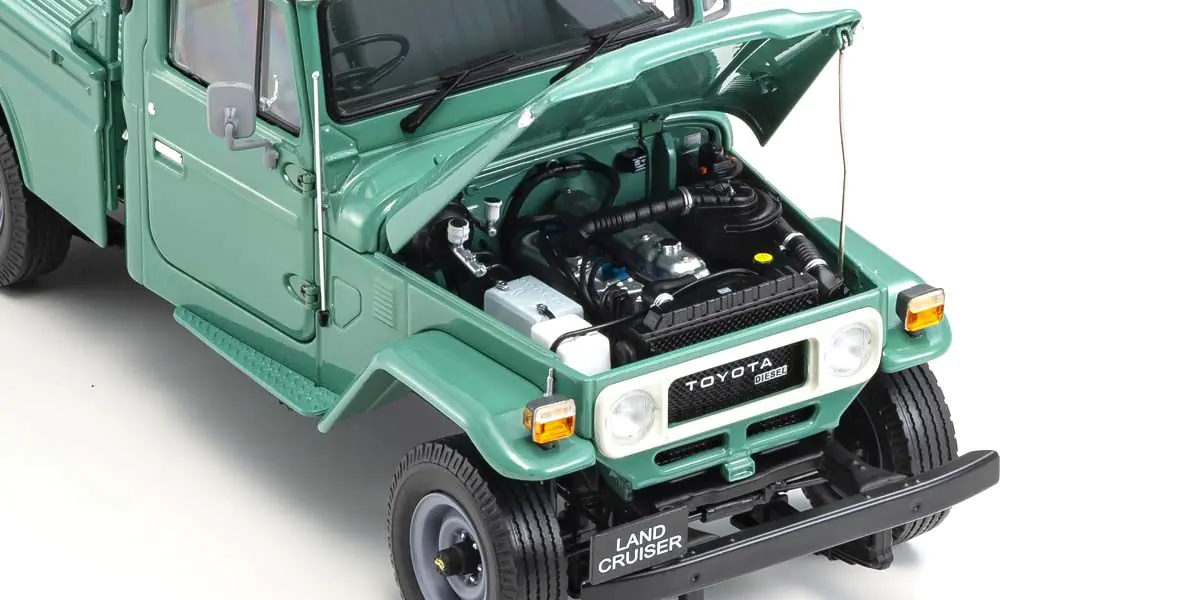 TOYOTA LAND CRUISER 40 (F.GREEN) 1/18