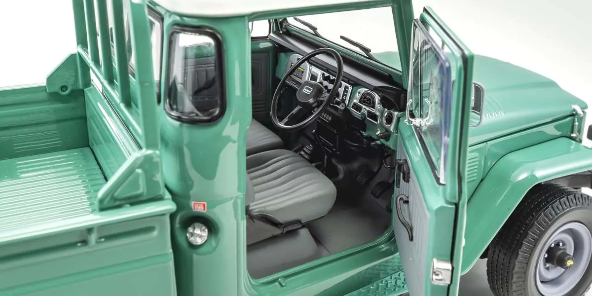 TOYOTA LAND CRUISER 40 (F.GREEN) 1/18