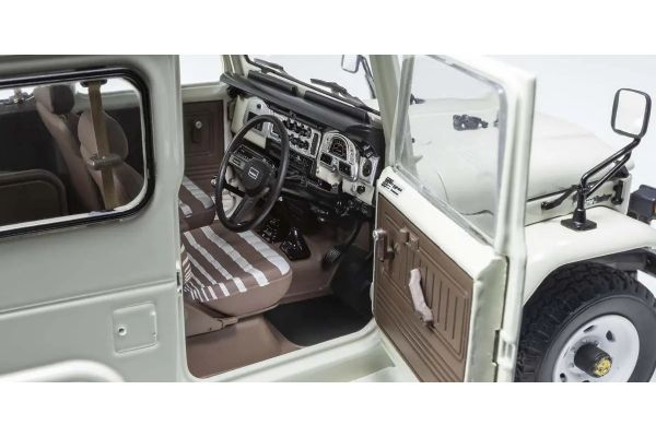 TOYOTA LAND CRUISER 40 VAN WHITE 1/18