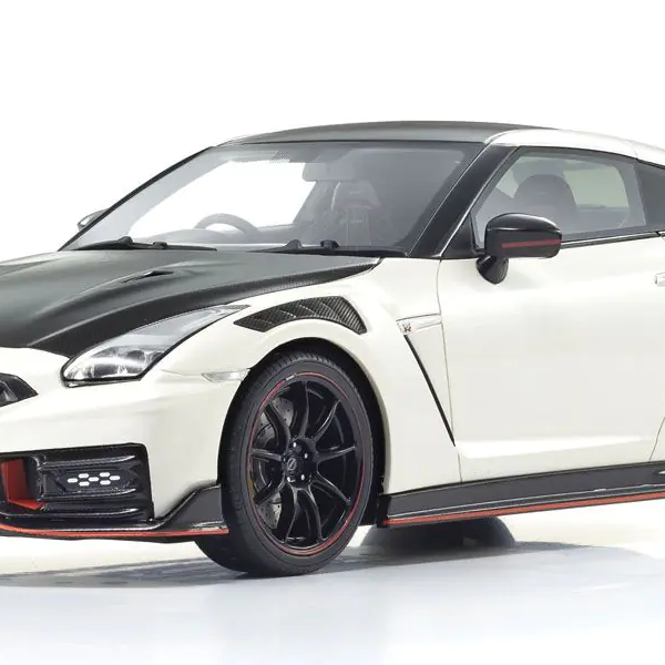 NISSAN GT-R NISMO R35 (WHITE) 1/18 (SEALED BODY SHELL)
